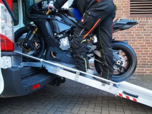 Motorrad BUS mit fester RAMPE Motorrad BUS mit fester RAMPE