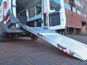 ROLLSTUHLBUS mit ROLLSTUHLRAMPE mieten ROLLSTUHLBUS mit ROLLSTUHLRAMPE mieten