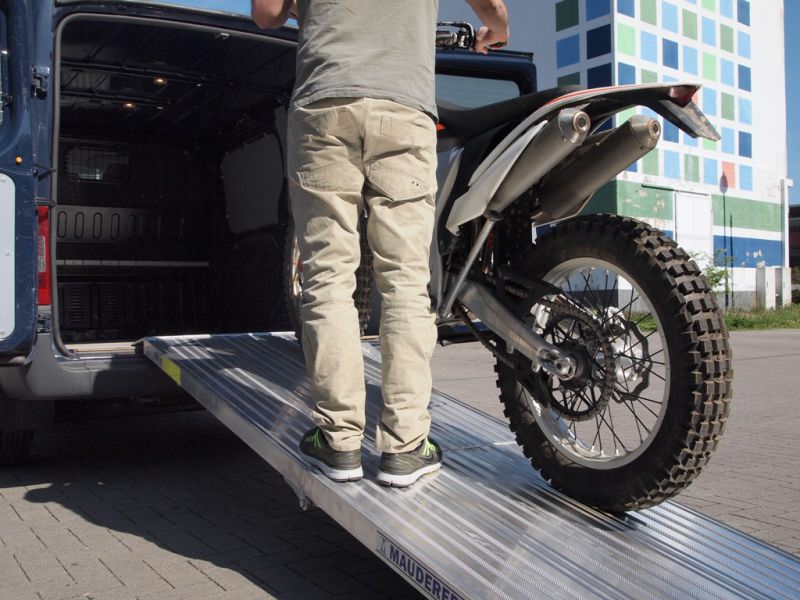 motorradtransport_motorradwippe_motorradrampe_verladerampe_comet_autovermietung (11).JPG